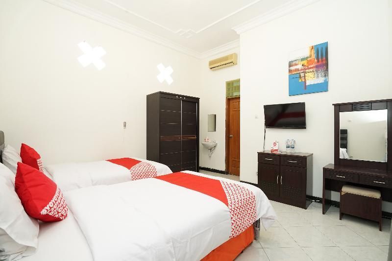 Сурабая: OYO 631 Tjahaja Baroe Residence Syariah