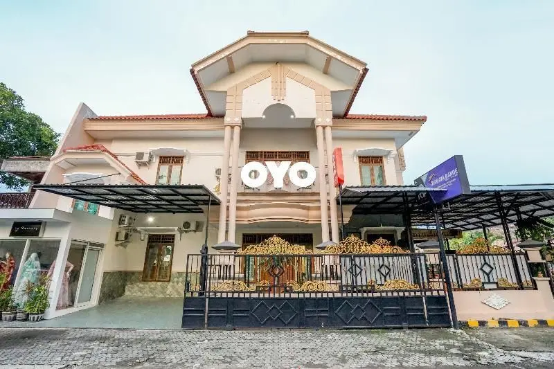 Сурабая: OYO 631 Tjahaja Baroe Residence Syariah