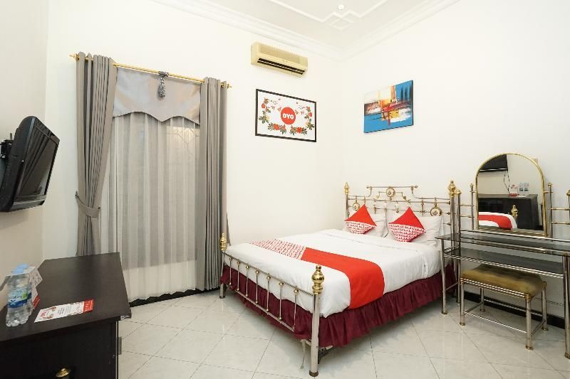 Сурабая: OYO 631 Tjahaja Baroe Residence Syariah