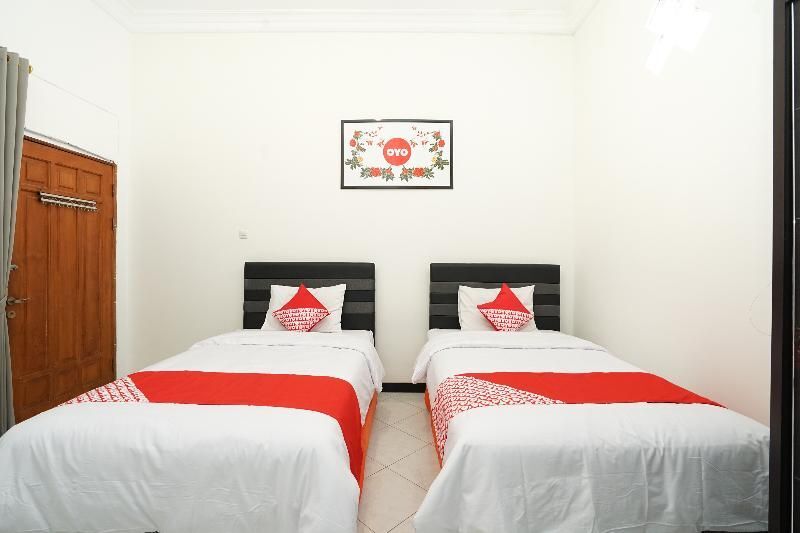 Сурабая: OYO 631 Tjahaja Baroe Residence Syariah