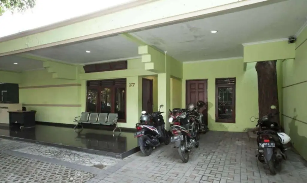 Сурабая: Soerabaja Place Guest House by ZUZU
