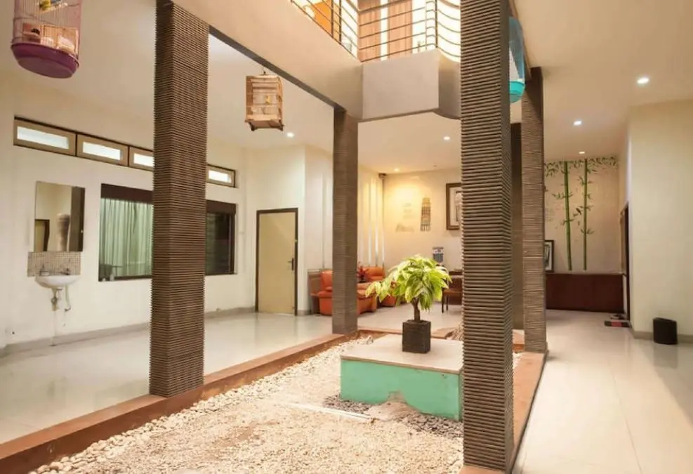 Сурабая: Soerabaja Place Guest House by ZUZU