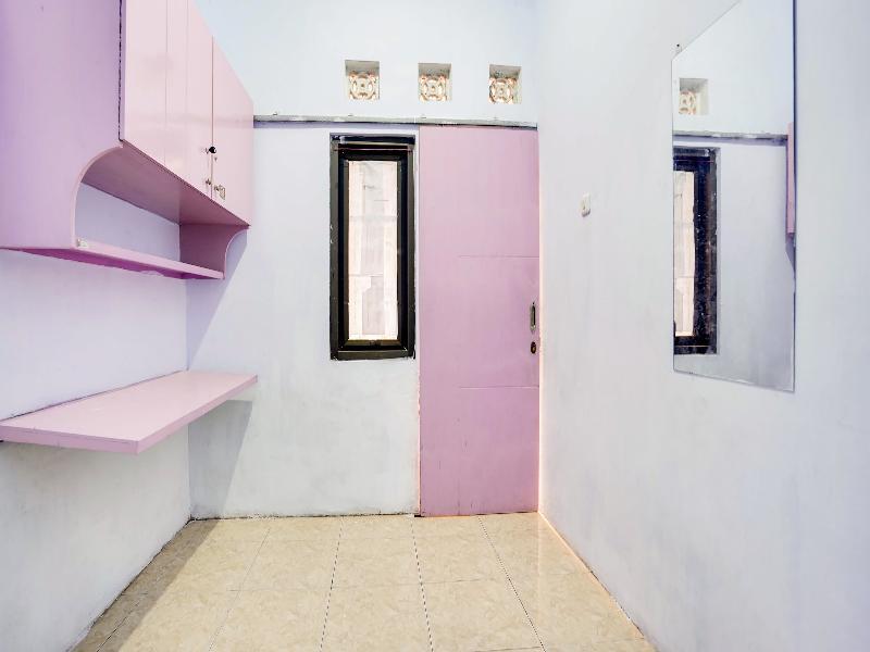 Танджунг Пинанг: Spot On 91626 Rr Kost Putri Syariah