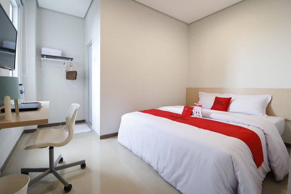 Джакарта: RedDoorz Plus Syariah near Mall Pondok Indah