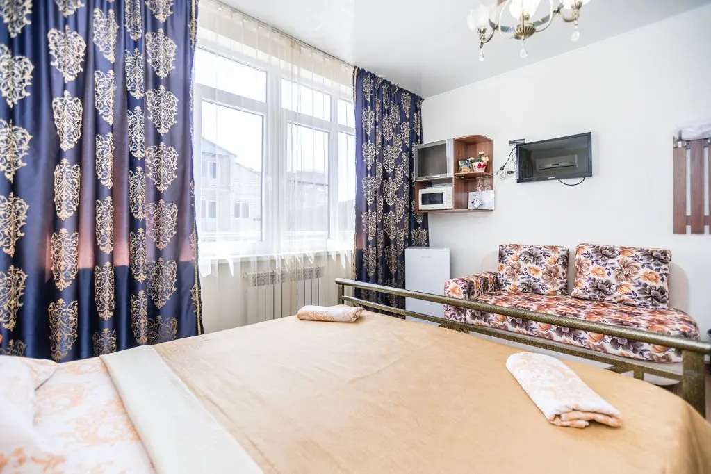 Геленджик: Chetyre sezona na Korolenko 8 a