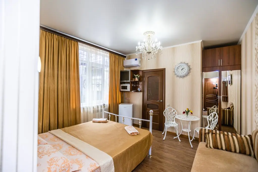 Геленджик: Chetyre sezona na Korolenko 8 a