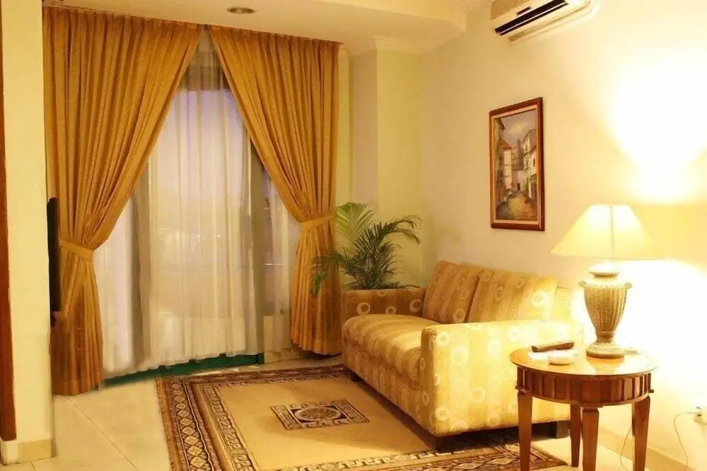 Медан: Travellers Suites