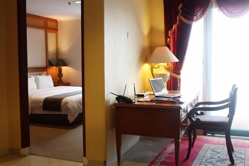 Медан: Travellers Suites