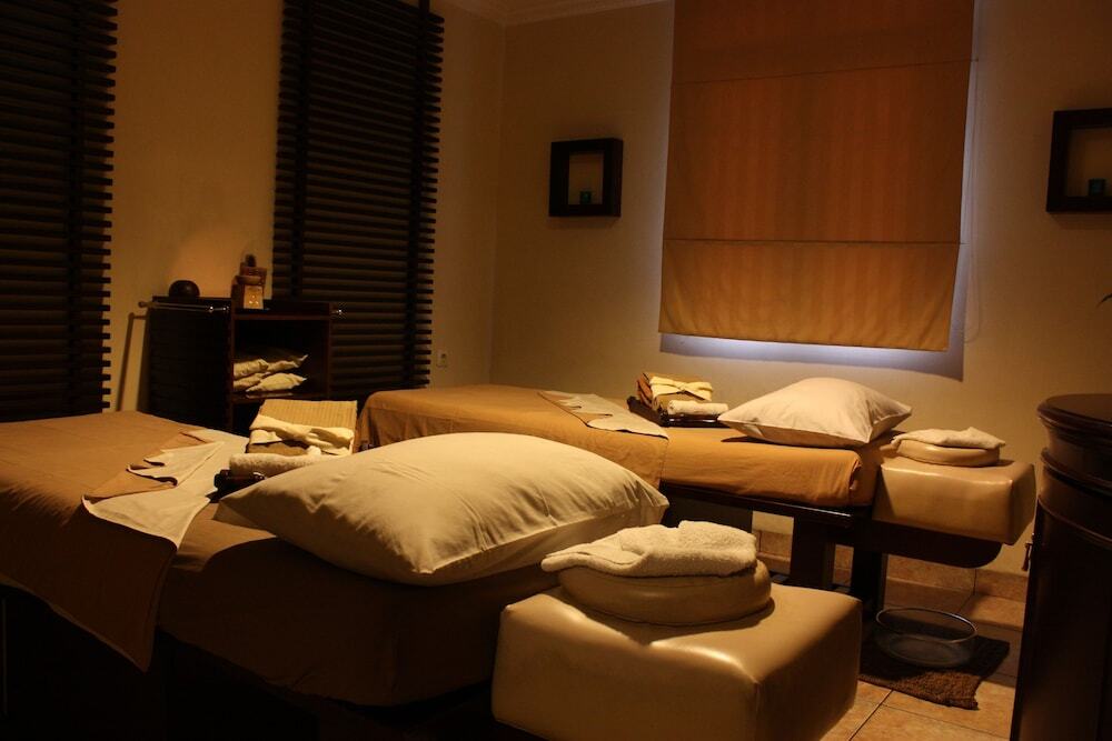 Медан: Travellers Suites