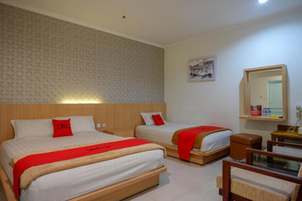 Батуретно: Cabin Hotel F77