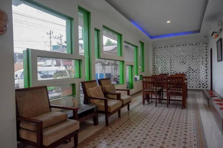 Батуретно: Cabin Hotel F77