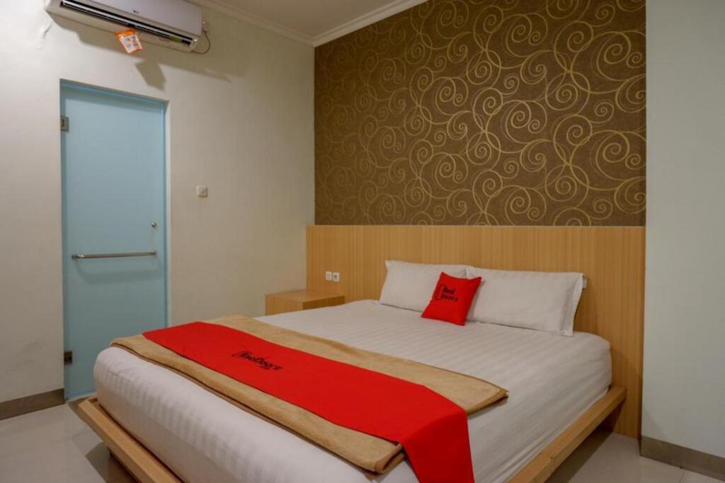 Батуретно: Cabin Hotel F77