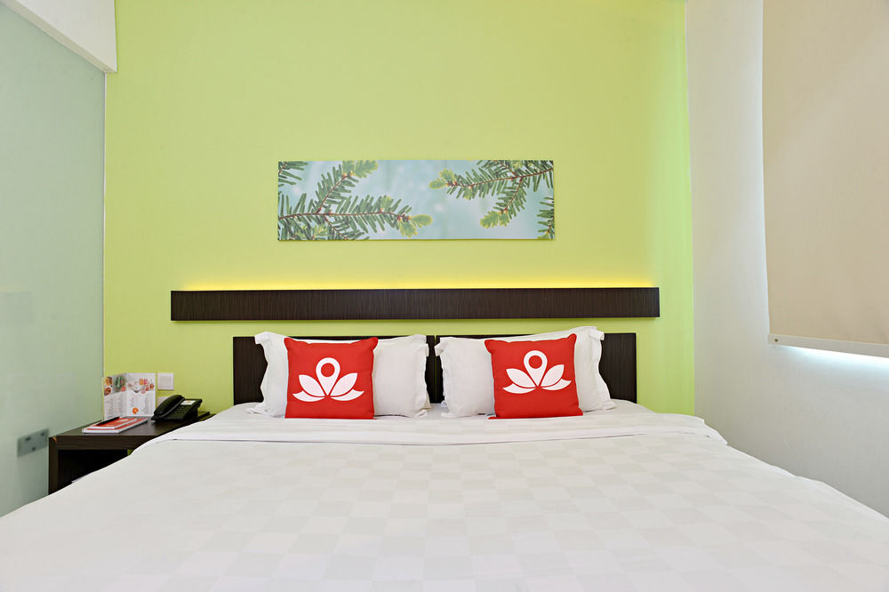 Джакарта: ZEN Rooms Soepomo 100