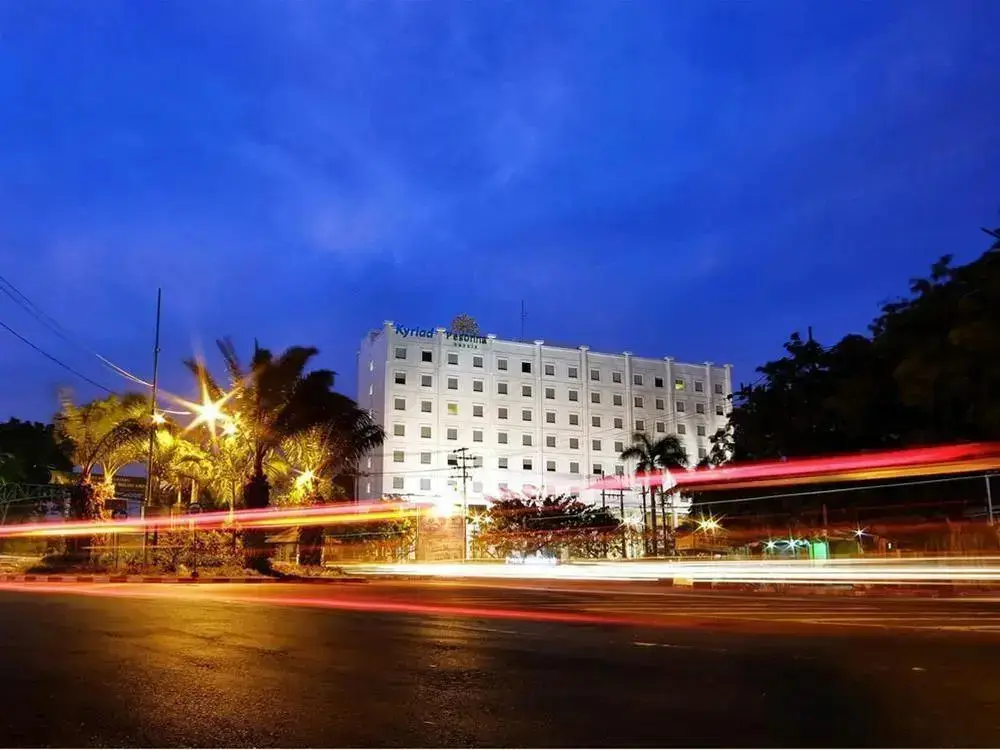 Сурабая: Kyriad Pesonna Hotel Surabaya