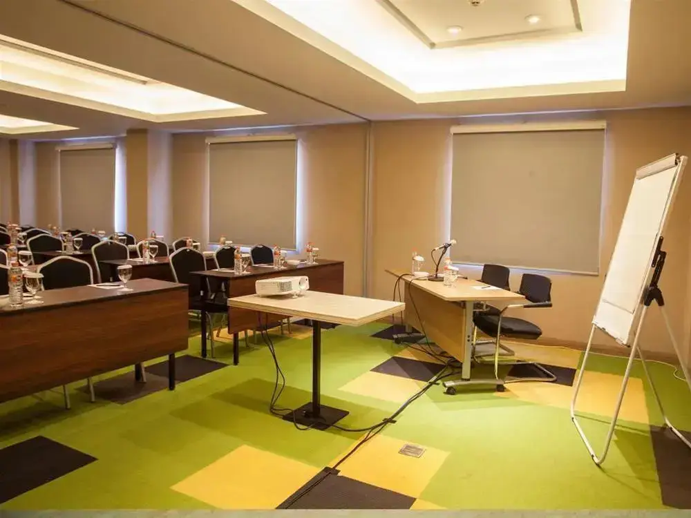 Сурабая: Kyriad Pesonna Hotel Surabaya