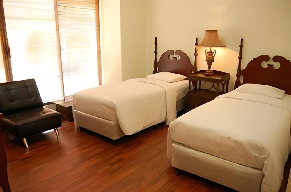 Джакарта: Kyriad Pejaten Suites