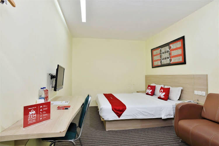 Джакарта: ZEN Rooms Rujia Hotel