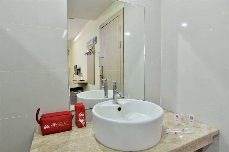 Джакарта: ZEN Rooms Rujia Hotel
