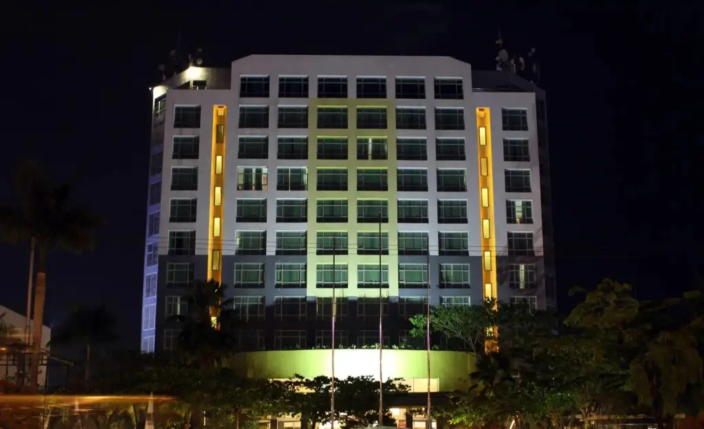 ATM Maybank Hotel Ibis Pekanbaru — фото 1