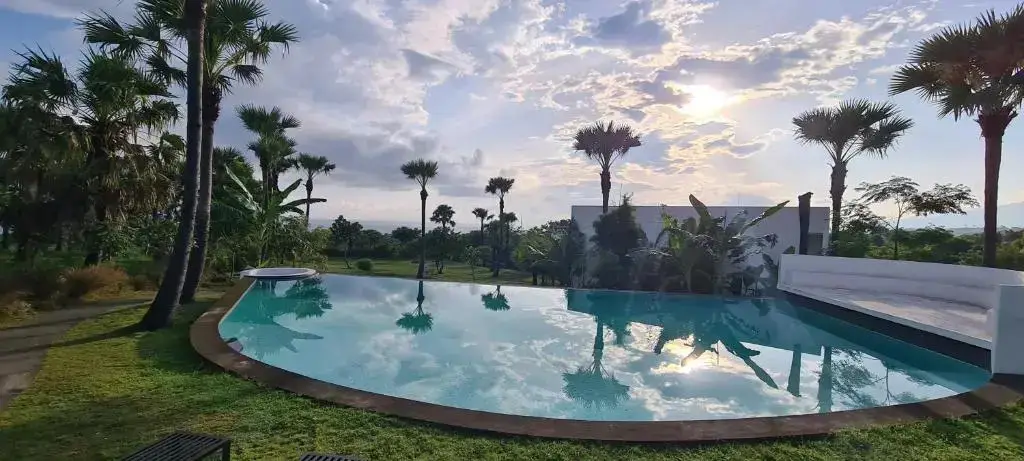 Туламбен: Palm Springs Bali Resorts
