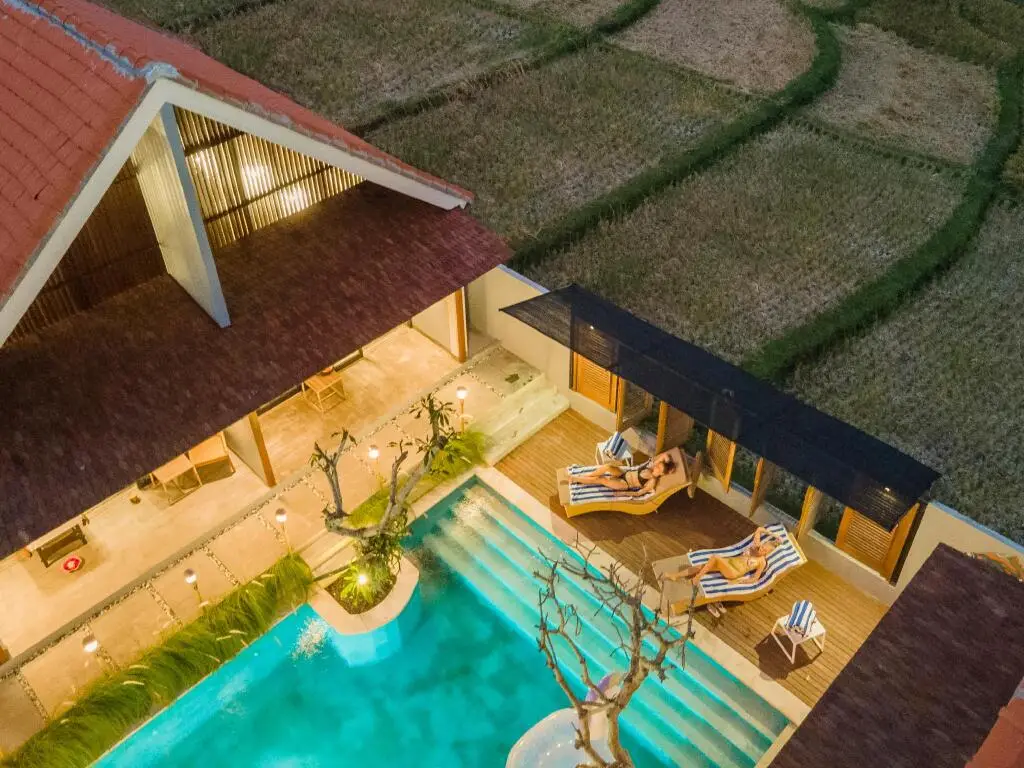 Чангу: Amolas Canggu Villa Balinese Muralism
