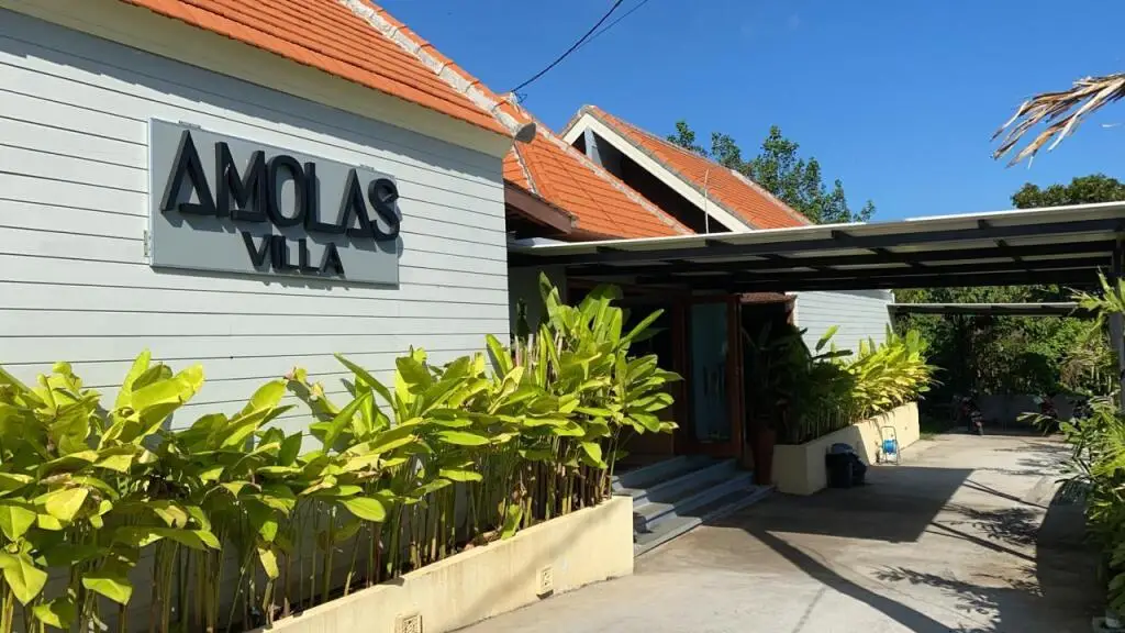 Чангу: Amolas Canggu Villa Balinese Muralism