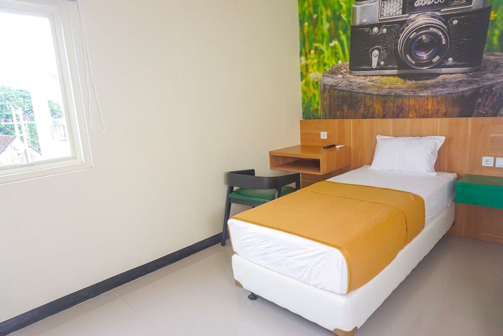 Сурабая: GreenHaus Inn