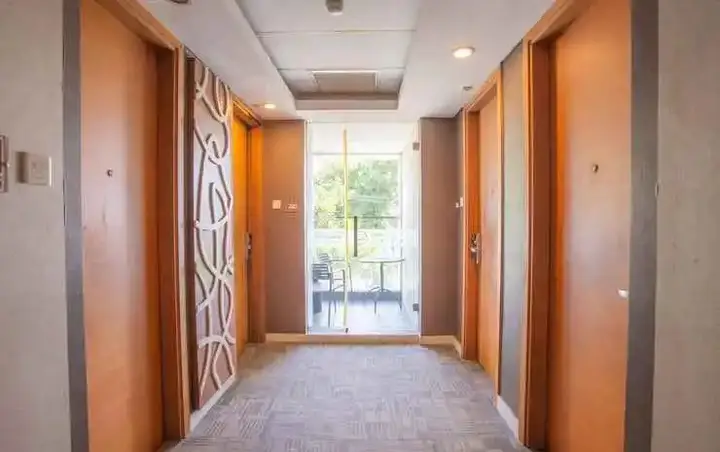 Сурабая: Life Hotel Mayjend Sungkono Surabaya