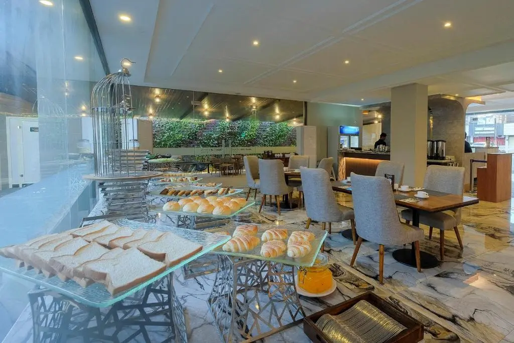 Салатига: Front One Gosyen Hotel Salatiga