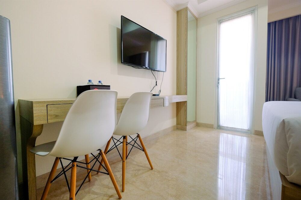 Джакарта: Modern Studio at Menteng Park Apartment