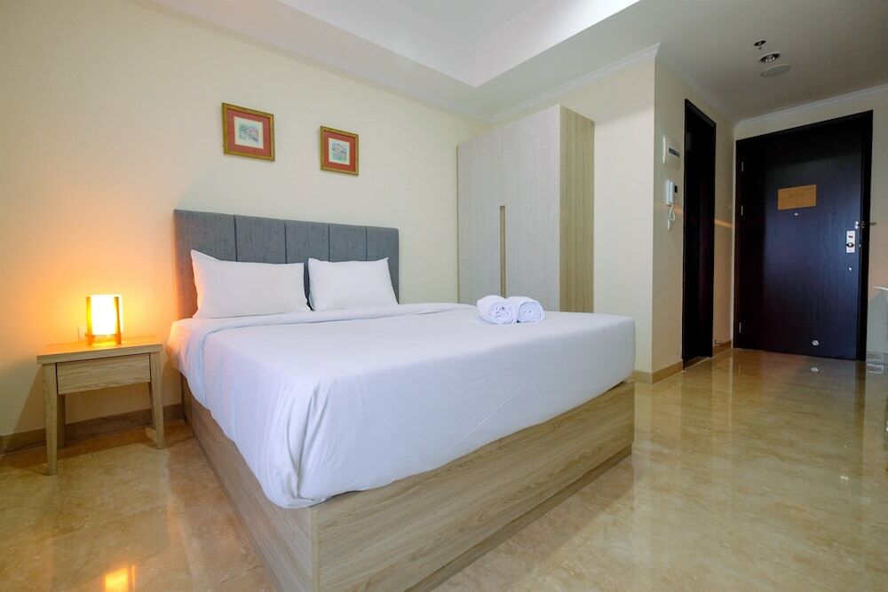 Джакарта: Modern Studio at Menteng Park Apartment
