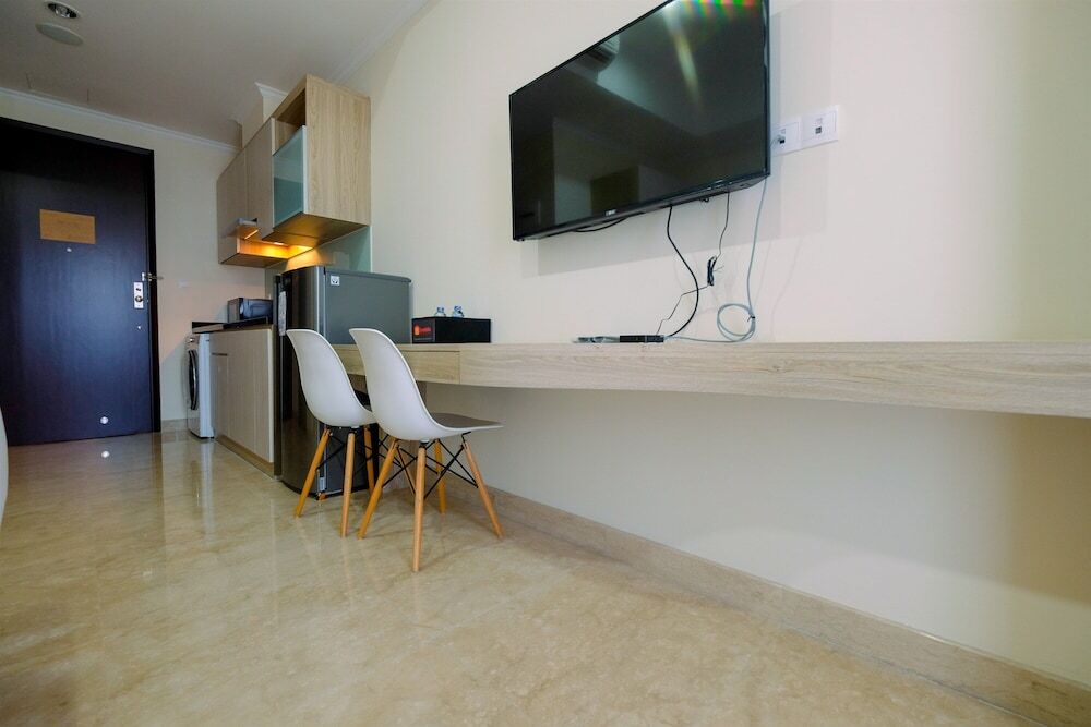 Джакарта: Modern Studio at Menteng Park Apartment