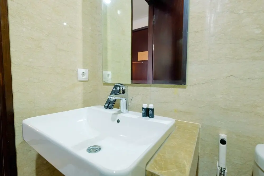 Джакарта: Modern Studio at Menteng Park Apartment