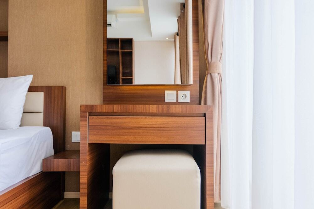 Южный Тангеранг: Trendy and Convenient Studio Bintaro Plaza Apartment