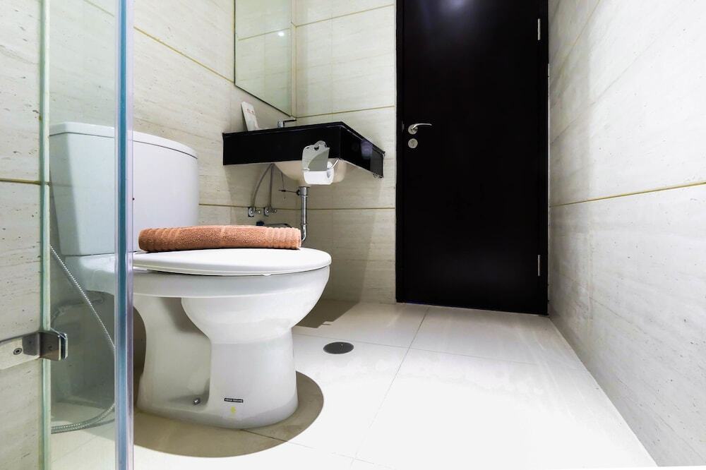 Южный Тангеранг: Minimalist Style Studio Brooklyn Apartment near IKEA Alam Sutera