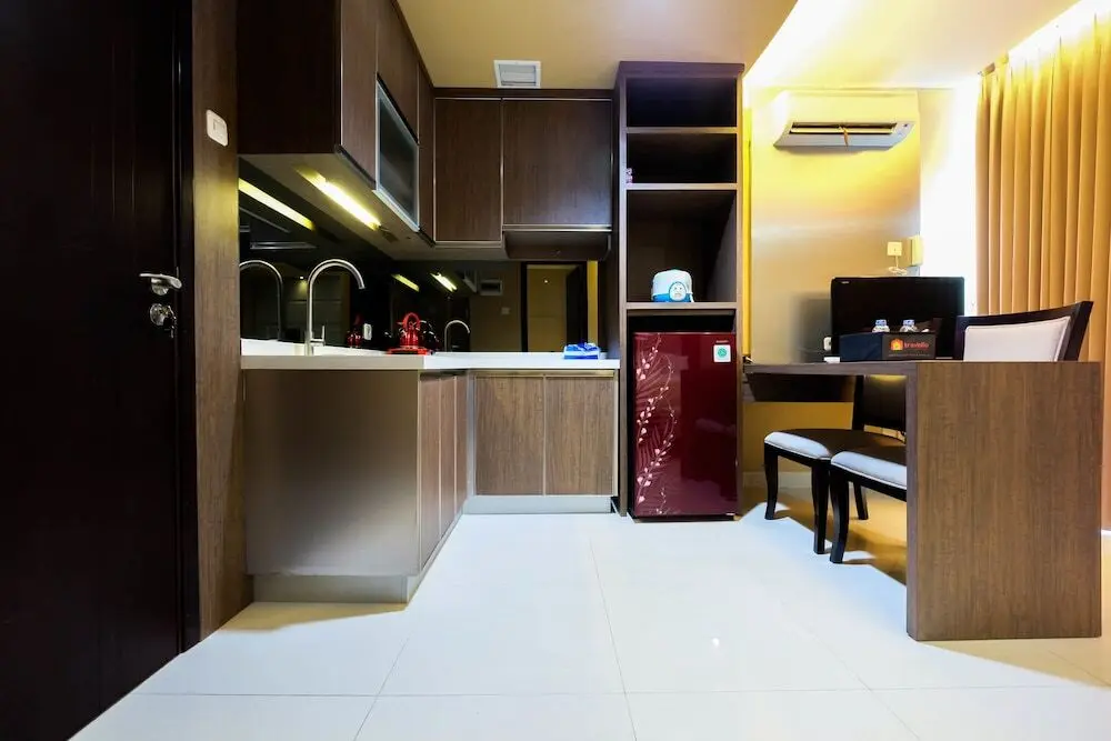 Южный Тангеранг: Minimalist Style Studio Brooklyn Apartment near IKEA Alam Sutera