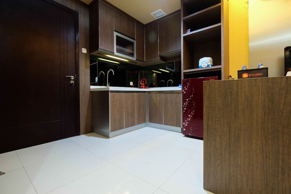 Южный Тангеранг: Minimalist Style Studio Brooklyn Apartment near IKEA Alam Sutera