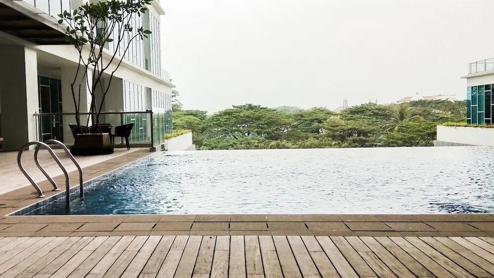 Южный Тангеранг: Spacious and Artsy Studio Apartment at Brooklyn Alam Sutera