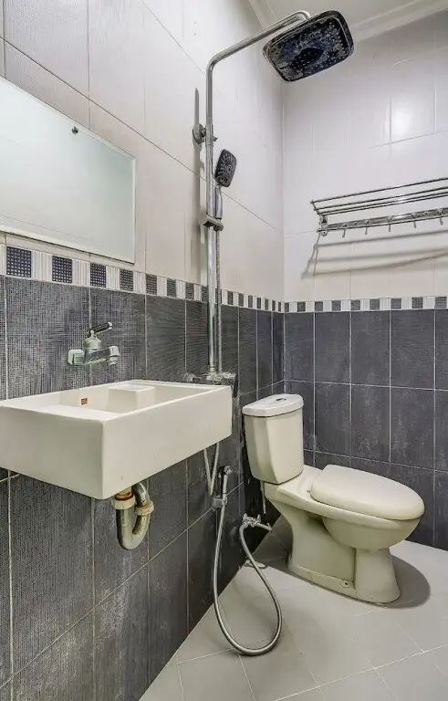 Караванг: OYO 90940 Guesthouse Colombus G12