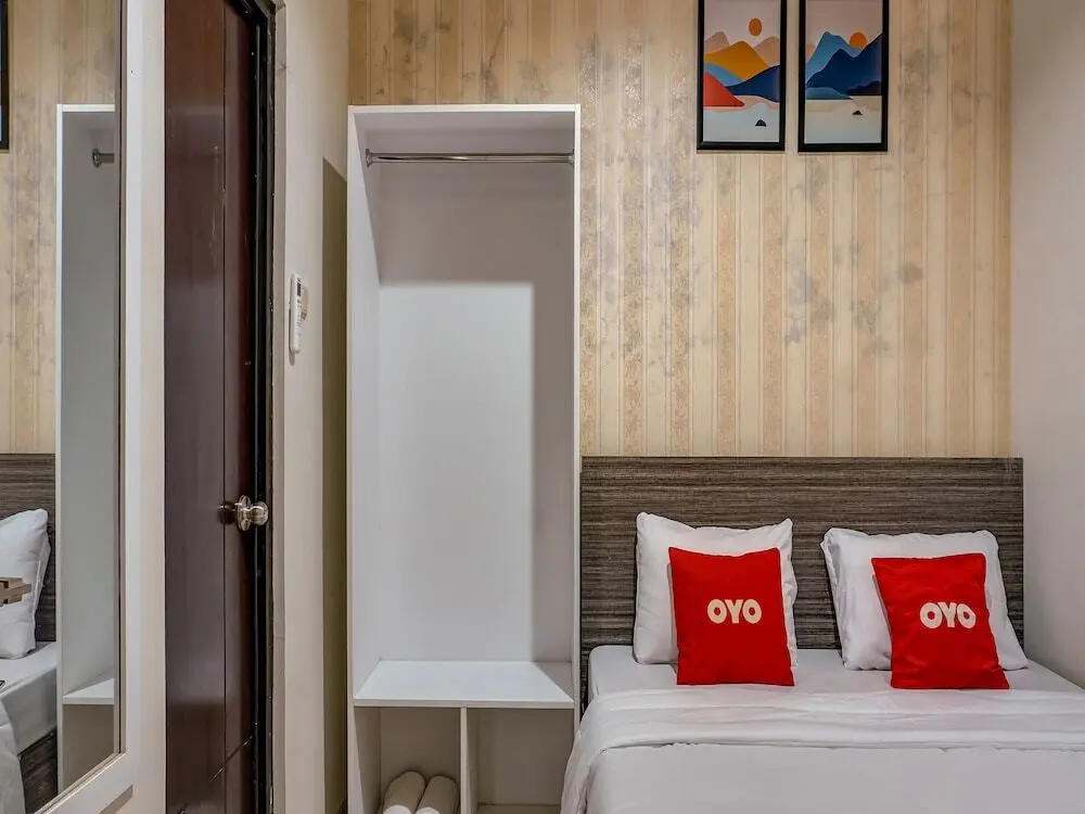 Караванг: OYO 90940 Guesthouse Colombus G12