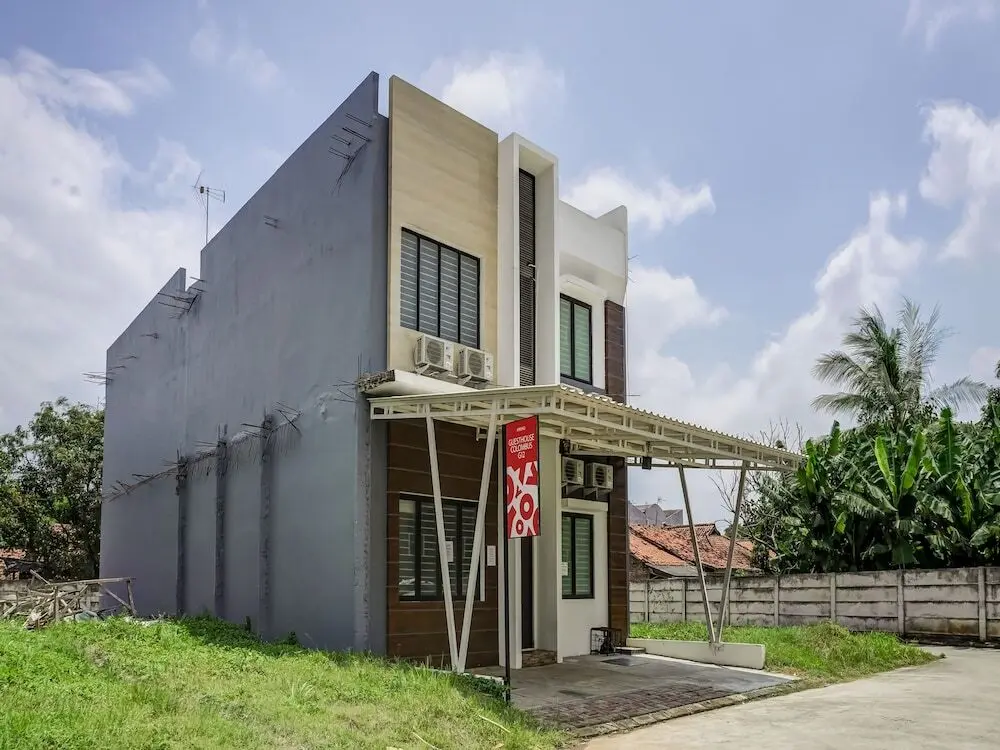Караванг: OYO 90940 Guesthouse Colombus G12