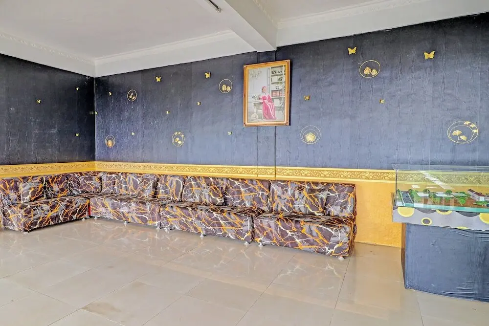 Паромпонг: Capital O 91466 Hotel Neu Backpacker Tf Syariah (smk Tb)