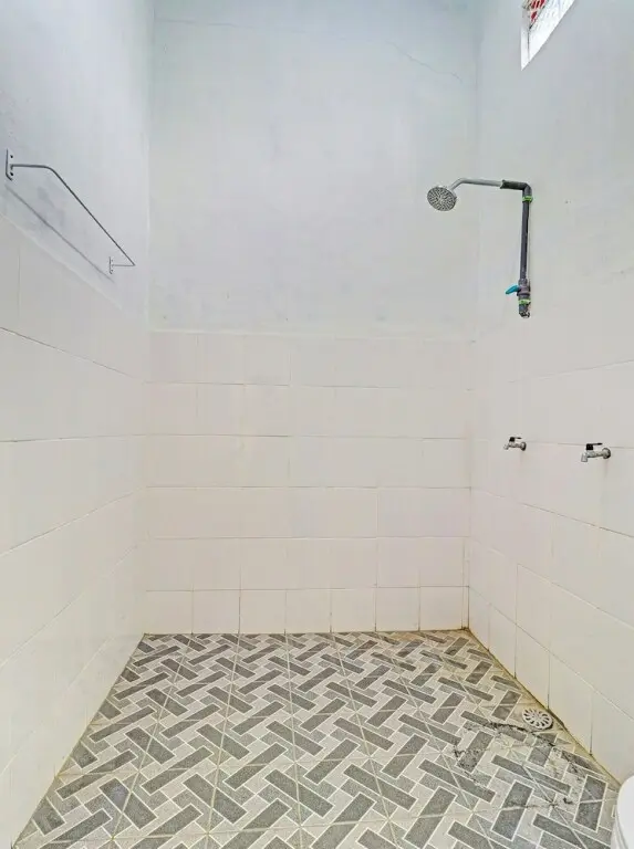 Паромпонг: Capital O 91466 Hotel Neu Backpacker Tf Syariah (smk Tb)