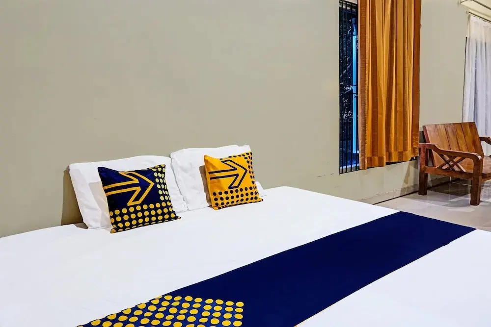 Приген: Spot On 91756 Alif House Syariah