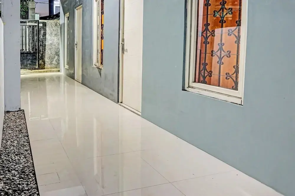 Приген: Spot On 91756 Alif House Syariah
