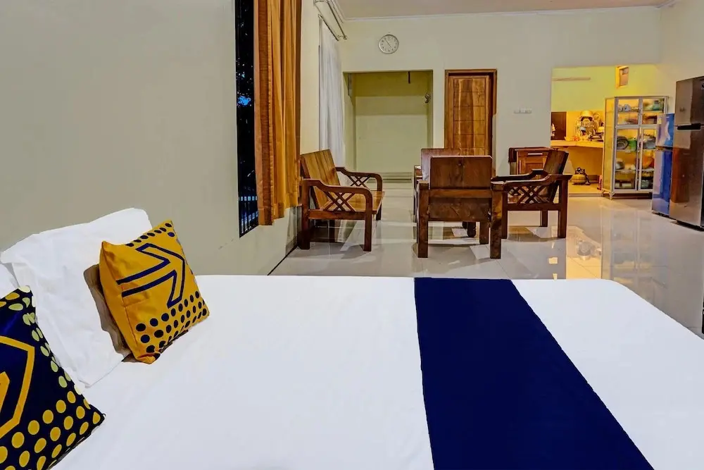 Приген: Spot On 91756 Alif House Syariah