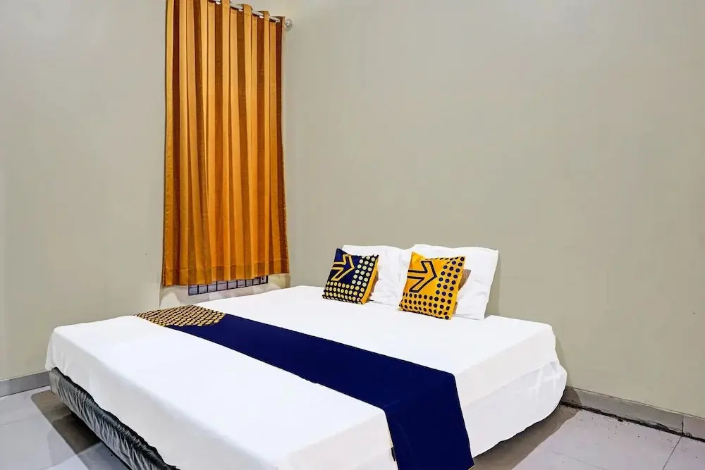 Приген: Spot On 91756 Alif House Syariah