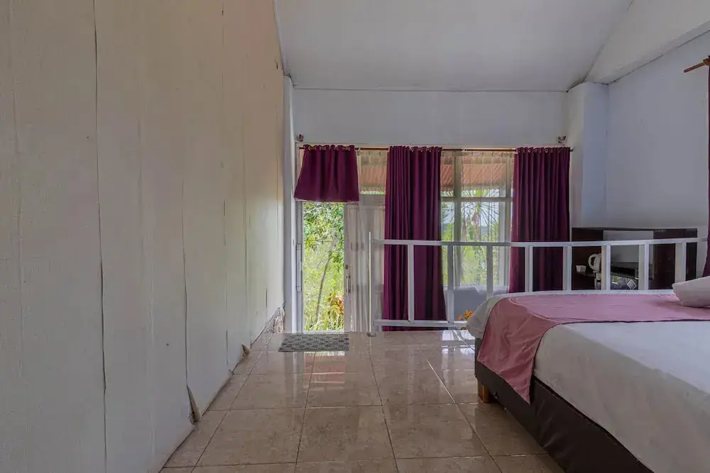 Пенида: Annaya House