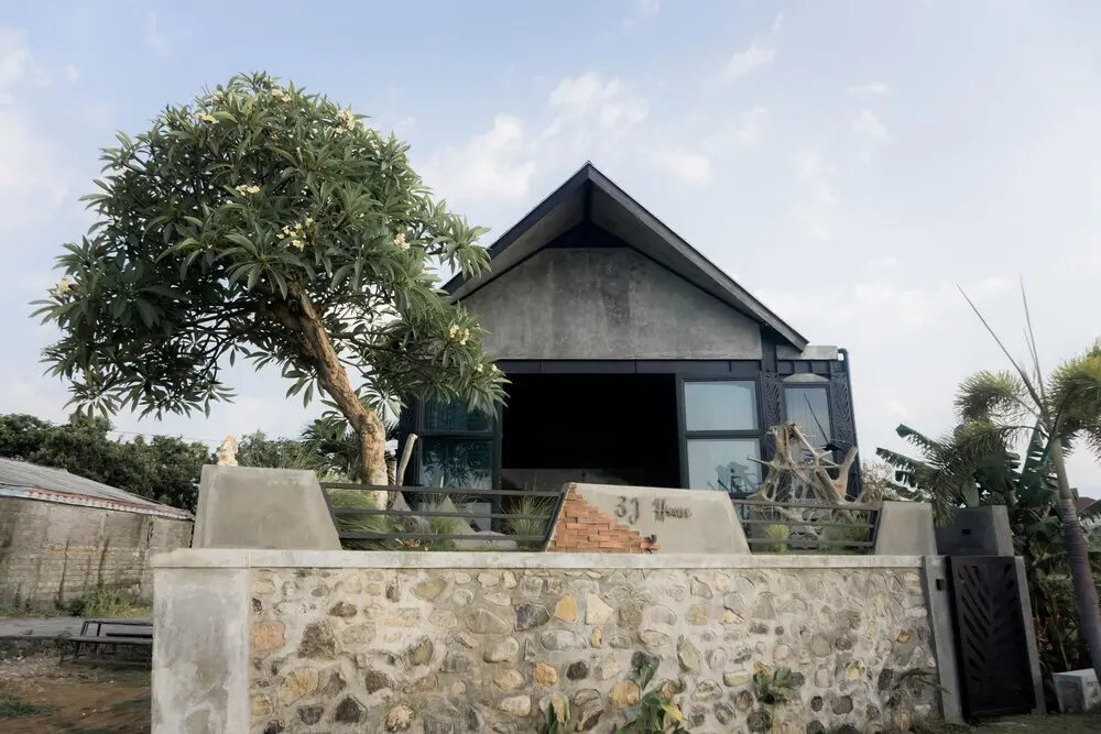 Сингараджа: EJ House