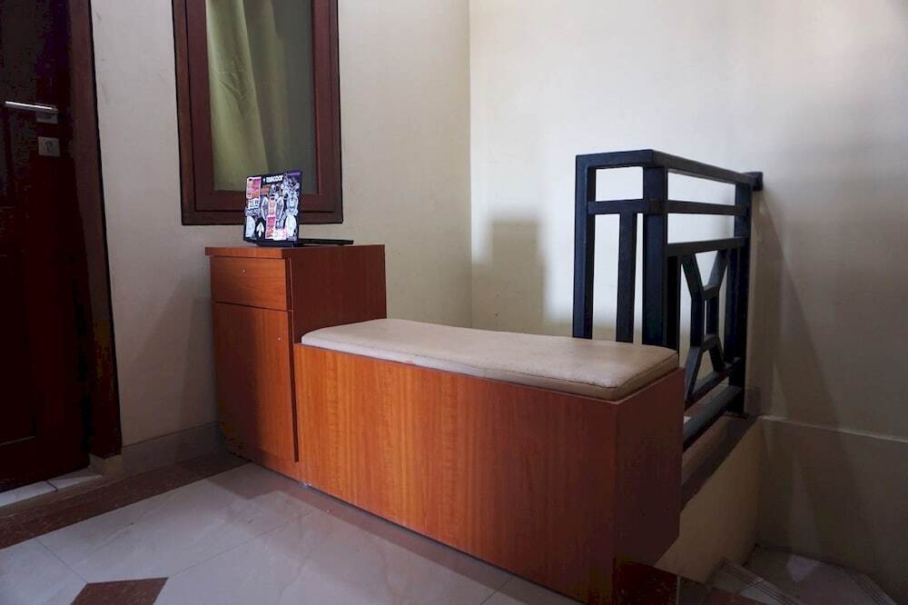 Макассар: OYO 93306 Kos Citra Syariah Near Bukit Marezo